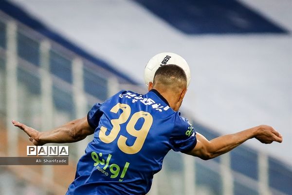 دیدار تیم های استقلال و سپاهان