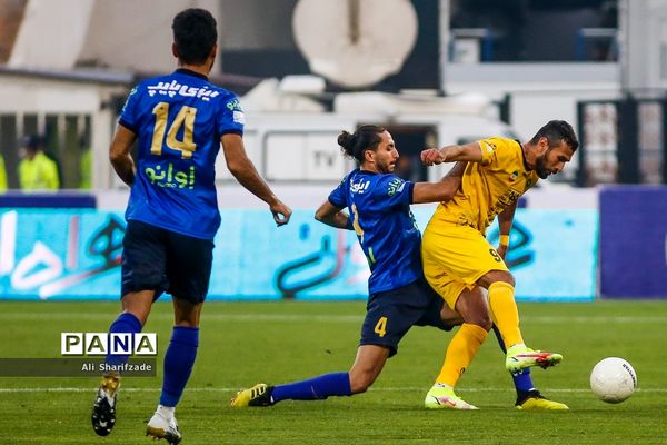 دیدار تیم های استقلال و سپاهان