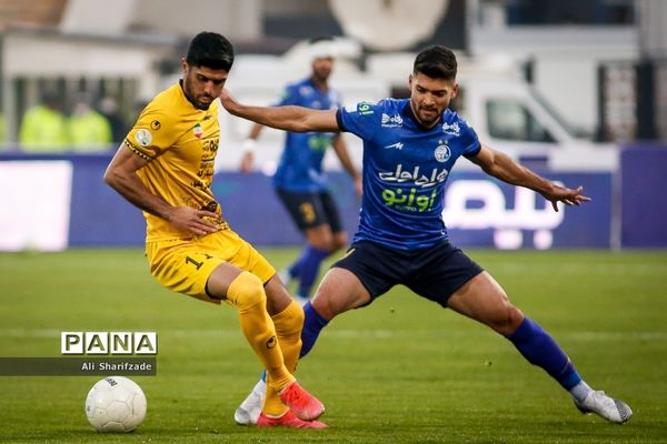 دیدار تیم های استقلال و سپاهان