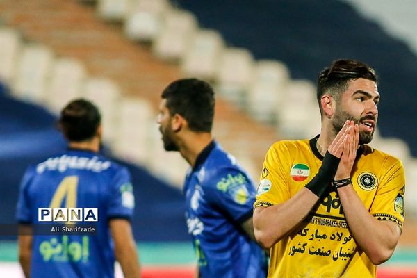 دیدار تیم های استقلال و سپاهان