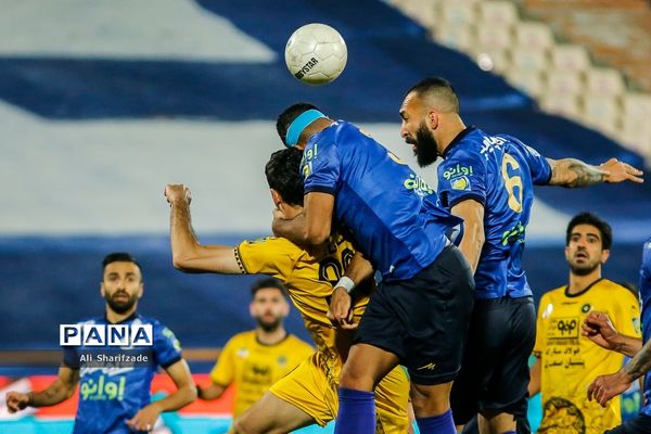 دیدار تیم های استقلال و سپاهان