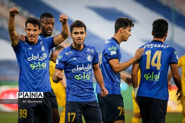 دیدار تیم های استقلال و سپاهان