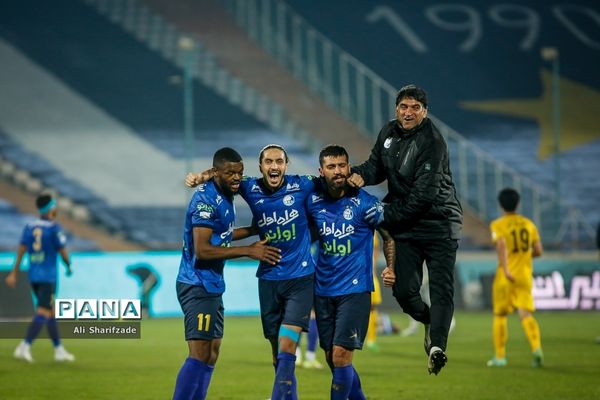 دیدار تیم های استقلال و سپاهان