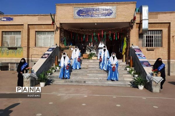 یادواره لاله‌های روشن در دبیرستان امامت قم