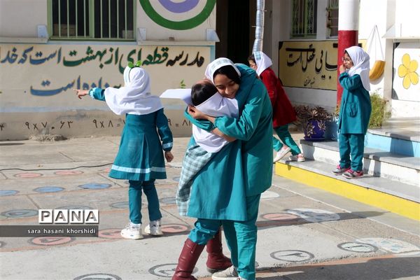 بازارچه صنایع دستی و غذاهای سنتی در دبستان تربیت گلوگاه