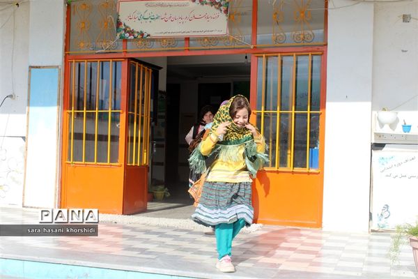 بازارچه صنایع دستی و غذاهای سنتی در دبستان تربیت گلوگاه