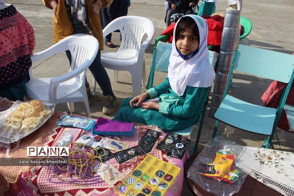 بازارچه صنایع دستی و غذاهای سنتی در دبستان تربیت گلوگاه