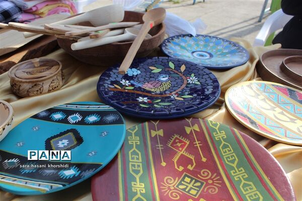بازارچه صنایع دستی و غذاهای سنتی در دبستان تربیت گلوگاه