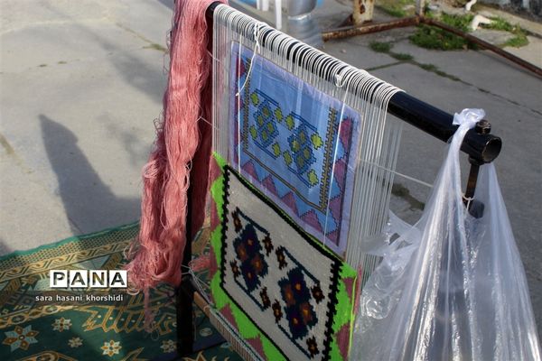 بازارچه صنایع دستی و غذاهای سنتی در دبستان تربیت گلوگاه