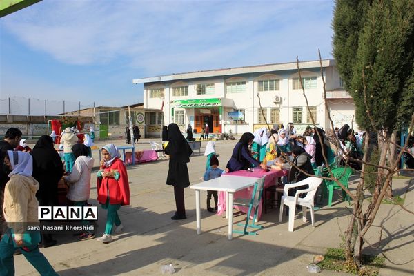 بازارچه صنایع دستی و غذاهای سنتی در دبستان تربیت گلوگاه