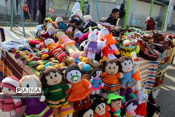 بازارچه صنایع دستی و غذاهای سنتی در دبستان تربیت گلوگاه