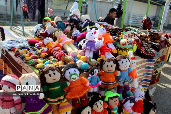 بازارچه صنایع دستی و غذاهای سنتی در دبستان تربیت گلوگاه