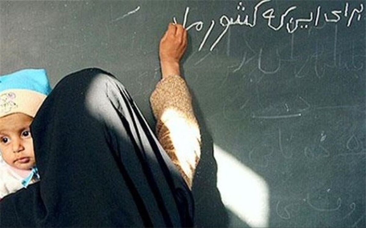 اولویت سند تحول بنیادین، مدرسه محوری و شناسایی، جذب و آموزش بی‌سوادان توسط مدارس است