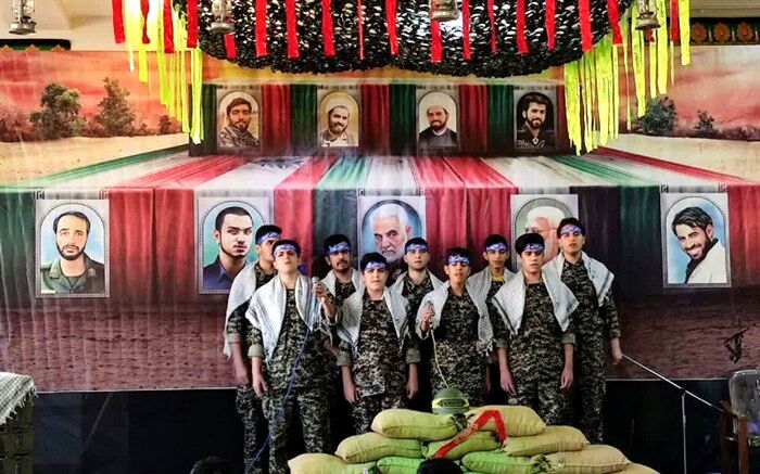 گرامیداشت یاد و خاطره شهدای مقاومت در دبیرستان امام خمینی(ره) قم