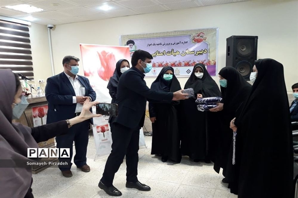 برگزاری یادواره لاله‌های روشن در ناحیه یک اهواز