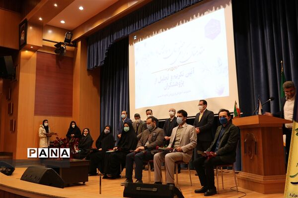آیین تجلیل و تکریم معلمان و دانش‌آموزان پژوهشگرآموزش و پرورش ناحیه6 مشهد مقدس