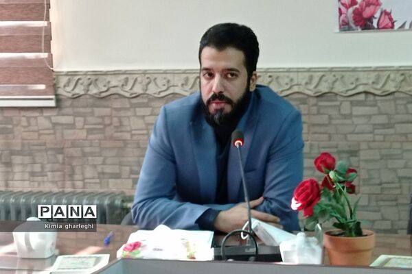 تجلیل از برگزیدگان استانی مسابقات دانش‌آموزی در قرچک