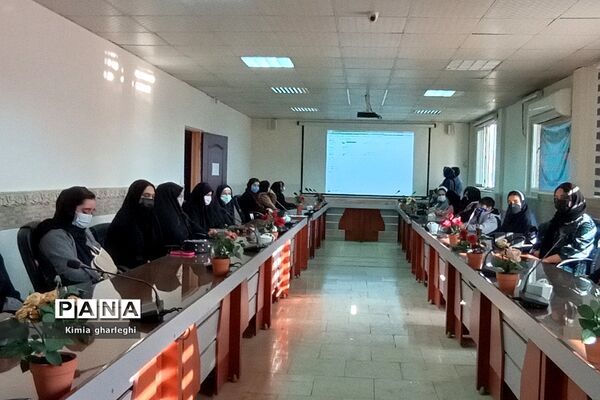 تجلیل از برگزیدگان استانی مسابقات دانش‌آموزی در قرچک