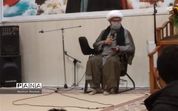 در حوزه‌ اقتصاد‌ برای حل کردن مشکل‌، فقط دولت نباید دست به عمل بزند