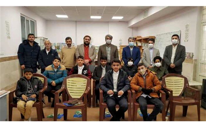 به تلاشگران عرصه قرآن، عترت و نماز ادای احترام می‌کنیم