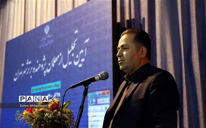 باید نگاه علمی و پژوهشی بر مبنای واقعیات در دانش‌آموزان نهادینه شود