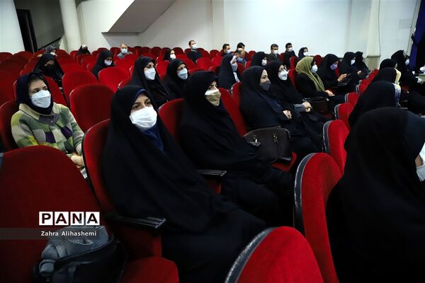 آیین تجلیل از معلمان پژوهنده برتر شهر تهران