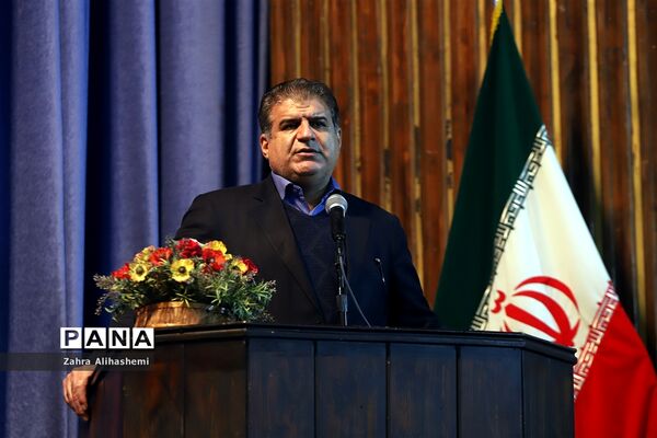 آیین تجلیل از معلمان پژوهنده برتر شهر تهران