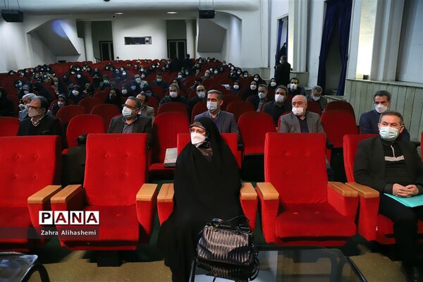 آیین تجلیل از معلمان پژوهنده برتر شهر تهران