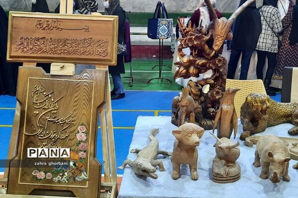 برگزاری نمایشگاه عرضه و فروش محصولات کارآفرینان شهرستان دماوند