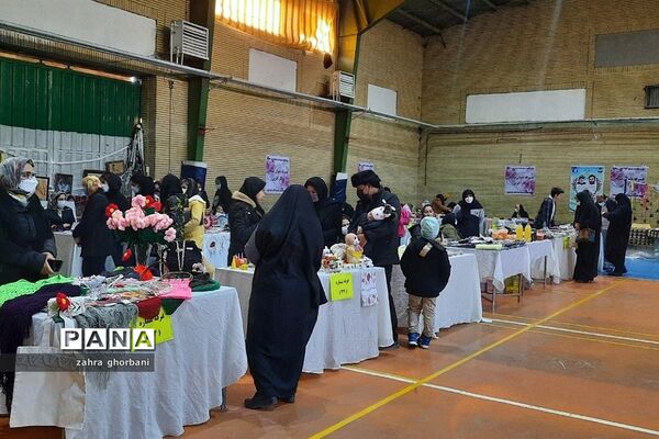 برگزاری نمایشگاه عرضه و فروش محصولات کارآفرینان شهرستان دماوند