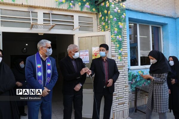 بازدید مدیر سازمان دانش‌آموزی خراسان‌رضوی از آموزشگاه تمام تشکیلاتی دکتر حداد ناحیه 5 مشهد