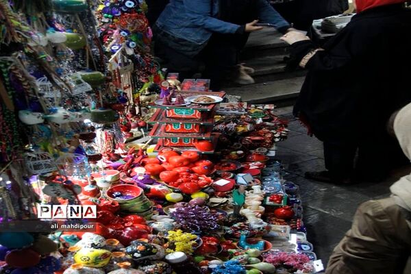 هیاهوی شهر در آستانه شب یلدا