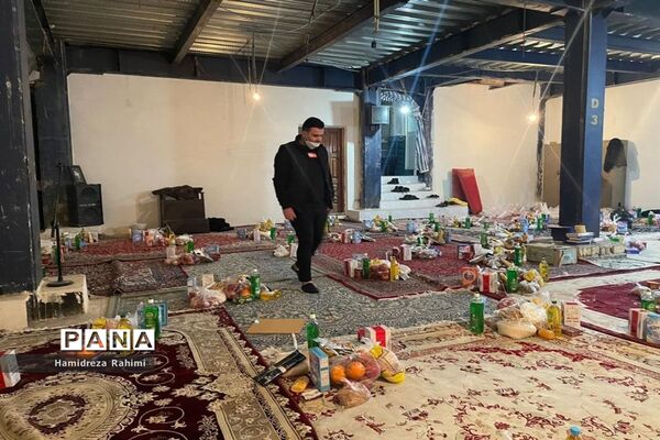 توزیع بسته‌های کمک‌ مومنانه در بین افراد کم برخوردار منطقه ۱۵