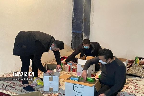 توزیع بسته‌های کمک‌ مومنانه در بین افراد کم برخوردار منطقه ۱۵