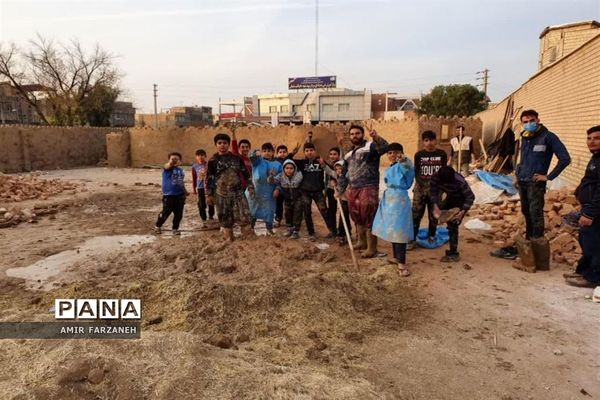 مشارکت نوجوانان در آماده‌سازی نمایشگاه ایام فاطمیه