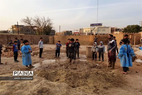 مشارکت نوجوانان در آماده‌سازی نمایشگاه ایام فاطمیه