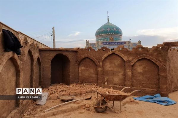 مشارکت نوجوانان در آماده‌سازی نمایشگاه ایام فاطمیه