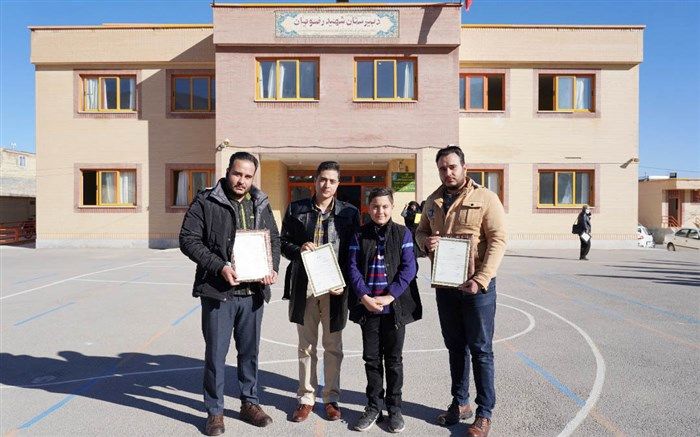 امیرپویا دانشوریان در المپیاد جهانی علوم زیست‌شناسی مدال طلا و نقره کسب کرد