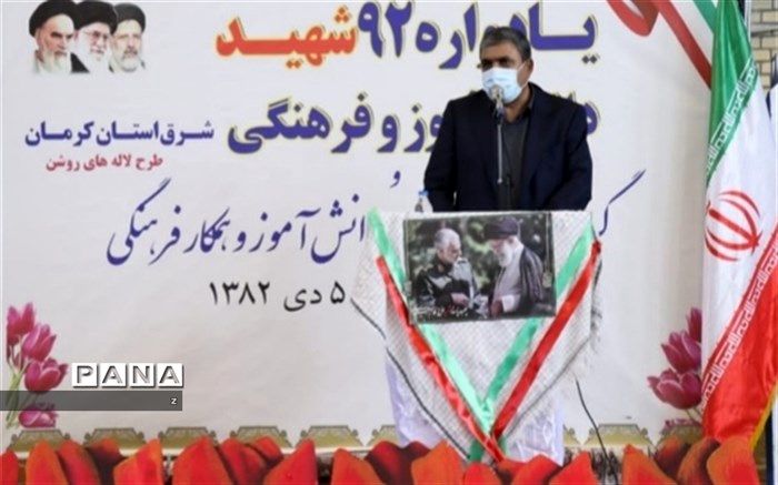 فرهنگیان و دانش آموزان سربازان اصلی جبهه نظام هستند