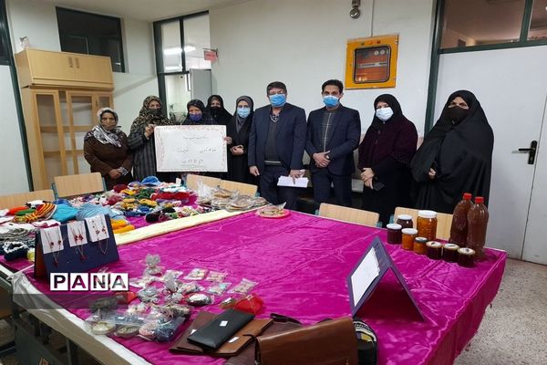 نمایشگاه بانوان کارآفرین در دبیرستان دخترانه عدالت جوادآباد