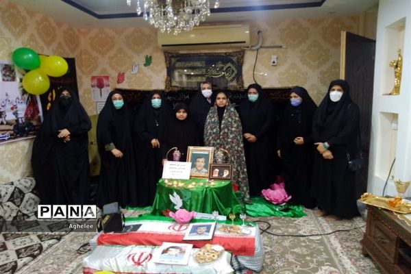 طرح لاله‌های روشن یادواره شهدای شادگان در منزل شهیدان والامقام