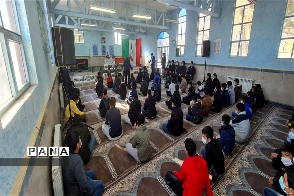 برگزاری طرح ملی لاله‌های روشن درآموزشگاه پسرانه شهید تات جوادآباد