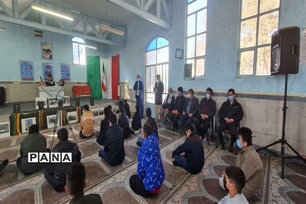 برگزاری طرح ملی لاله‌های روشن درآموزشگاه پسرانه شهید تات جوادآباد