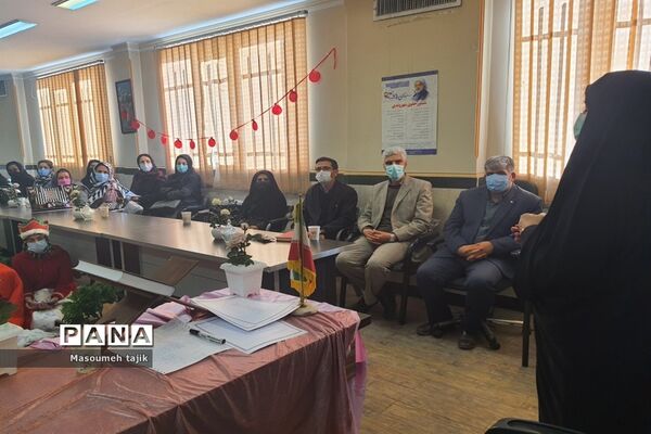 جلسه آموزش خانواده و توانمند سازی اولیا در دبیرستان حضرت زینب (س)