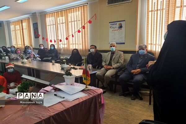 جلسه آموزش خانواده و توانمند سازی اولیا در دبیرستان حضرت زینب (س)