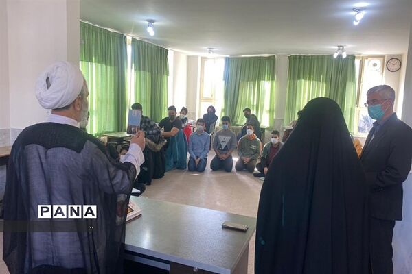 تبیین گام دوم انقلاب در دبیرستان غیر دولتی شهدای موتلفه اسلامی دماوند