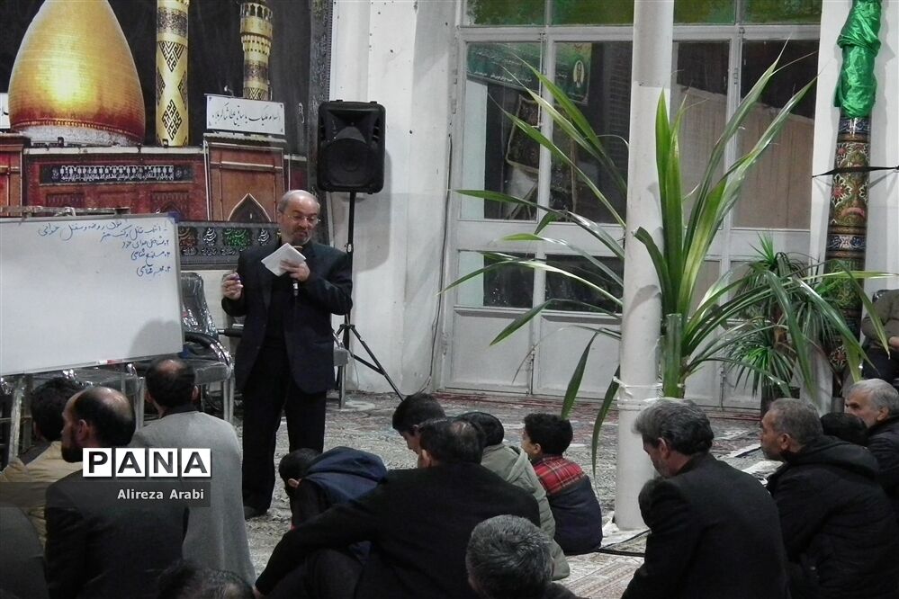 برگزاری دویست چهلمین جلسه انجمن مداحان کاشمر در حسینیه قمر بنی هاشم