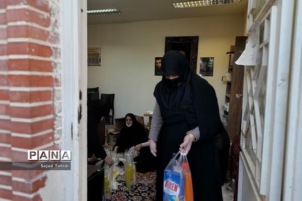 توزیع بسته معیشتی بین نیازمندان  شهرستان پردیس