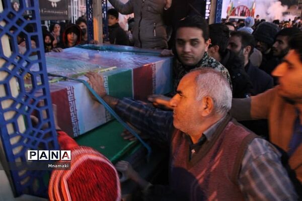مراسم باشکوه استقبال از پیکر پاک شهیدگمنام هشت سال دفاع مقدس باحضور مردم شهید پرور آران و بیدگل