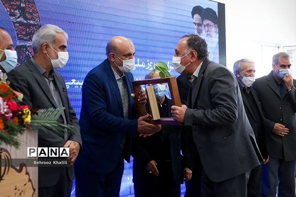 مراسم روز ملی ایمنی در برابر زلزله  و افتتاح مدرسه خیرساز زرین تاج ناصری